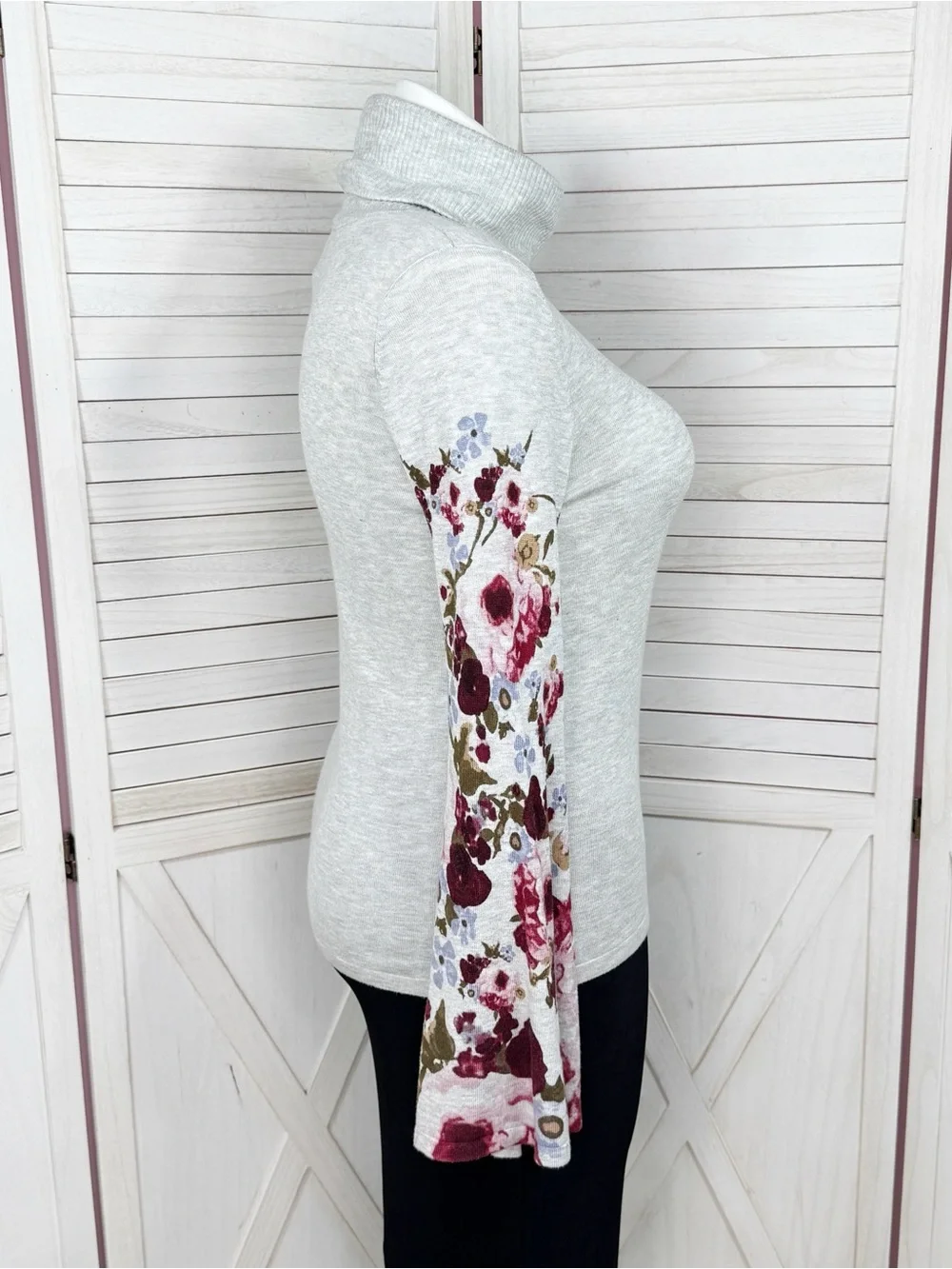 Rain + Rose Floral Statement Bell Sleeve‎ Turtleneck Sweater Grey Pink Large